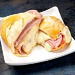 Pão com presunto e mussarela